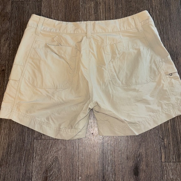 Marmot size 6 ladies tan shorts excellent condition - Picture 6 of 6